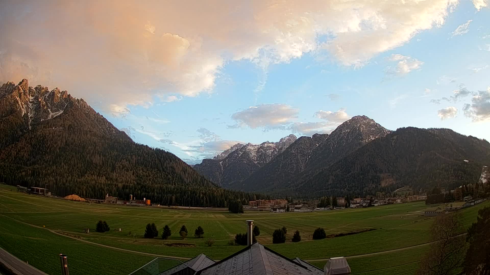 Webcam Toblach Dolomites – View from Hotel Rosengarten