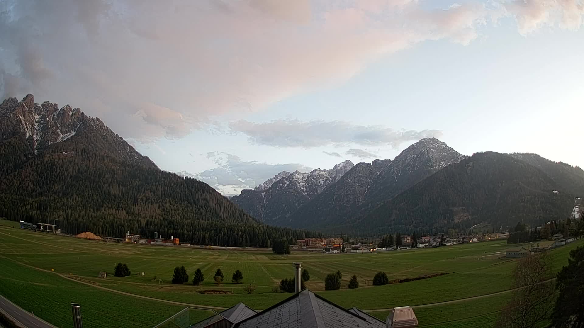 Web kamera Toblach Dolomiti – Pogled s Hotela Rosengarten