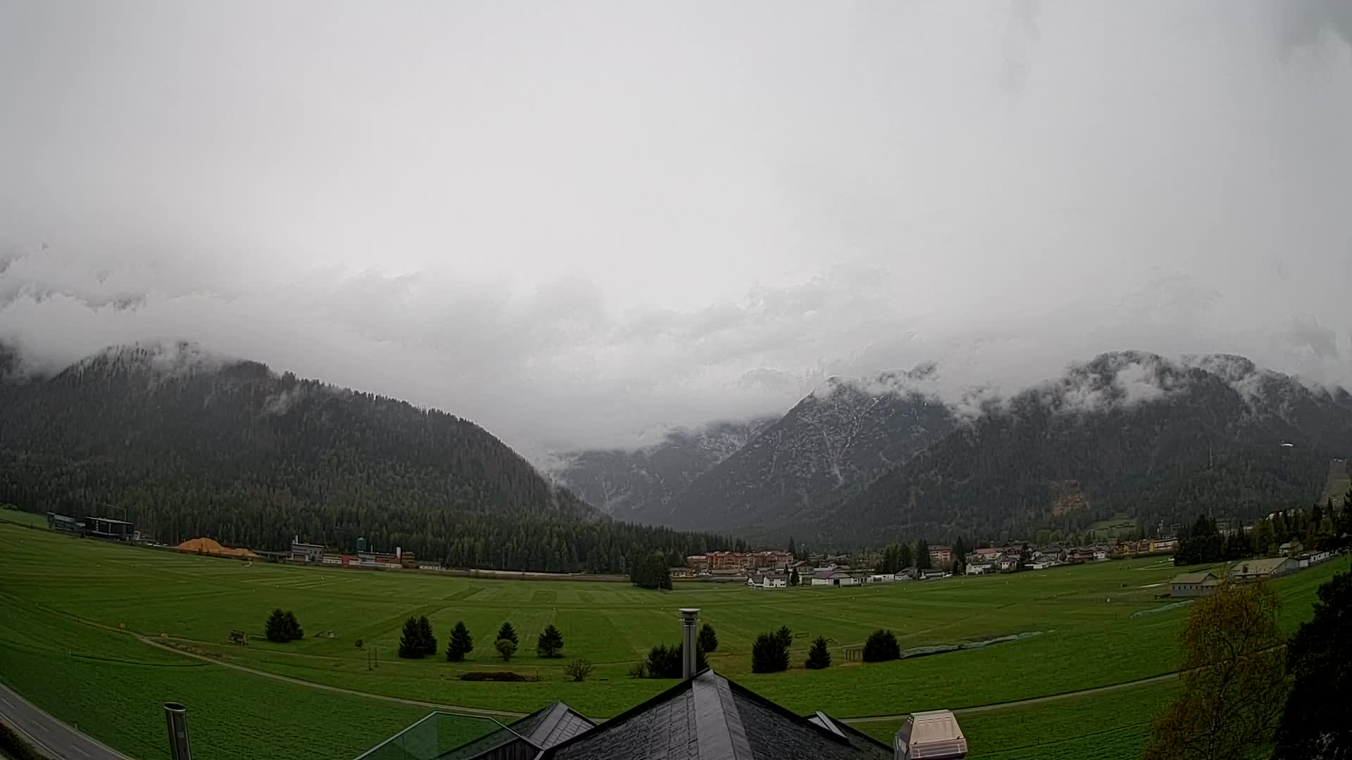 Web kamera Toblach Dolomiti – Pogled s Hotela Rosengarten