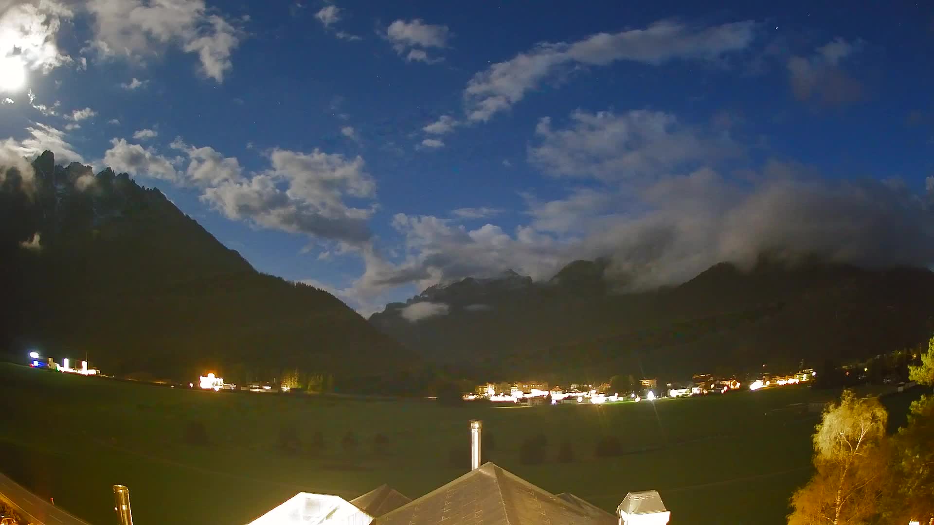 Spletna kamera Toblach Dolomiti – Pogled iz hotela Rosengarten