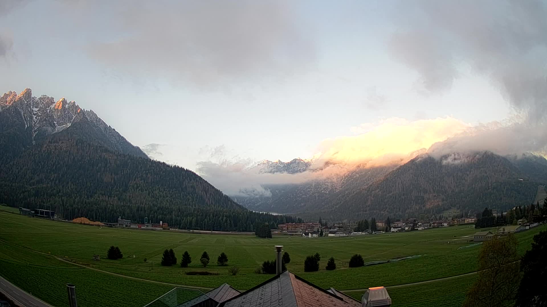 Webcam Toblach Dolomites – View from Hotel Rosengarten
