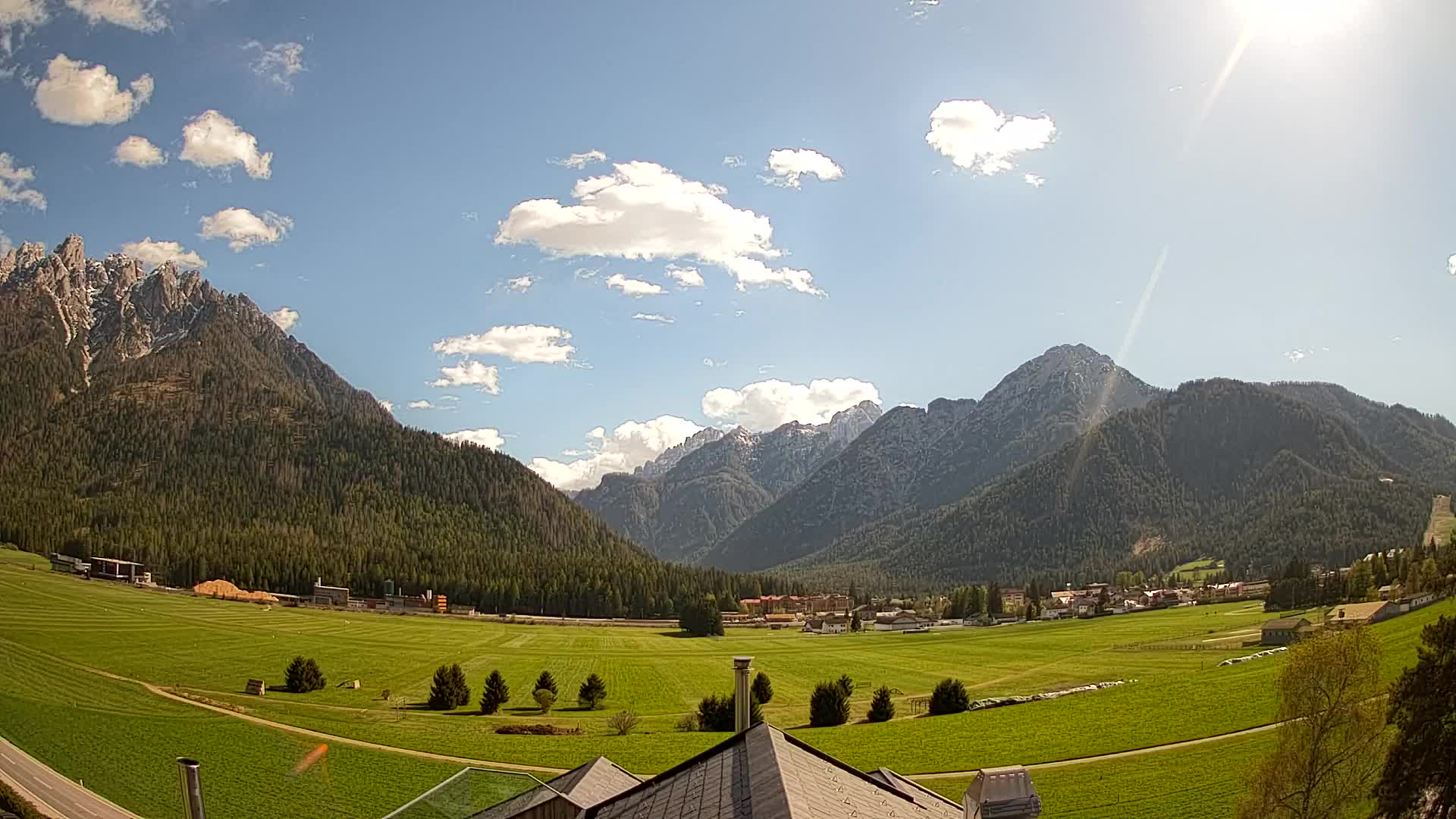 Web kamera Toblach Dolomiti – Pogled s Hotela Rosengarten