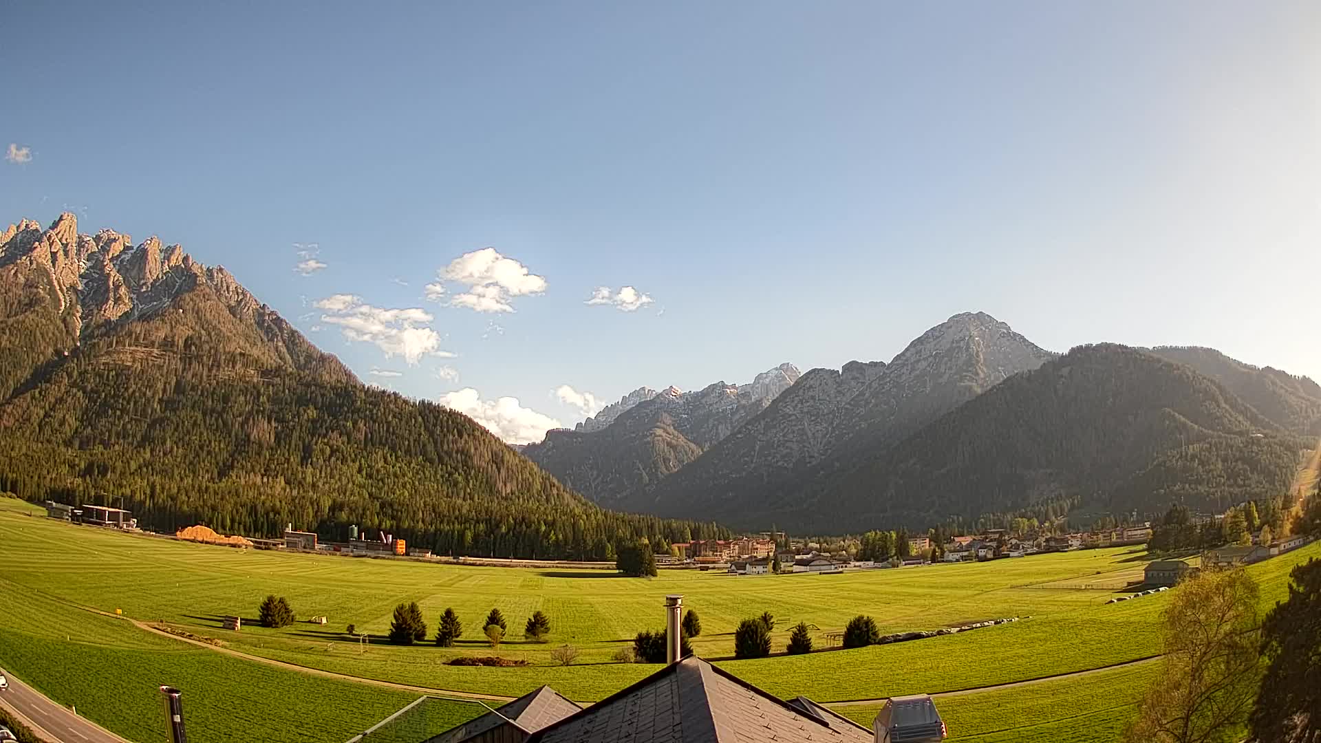 Spletna kamera Toblach Dolomiti – Pogled iz hotela Rosengarten