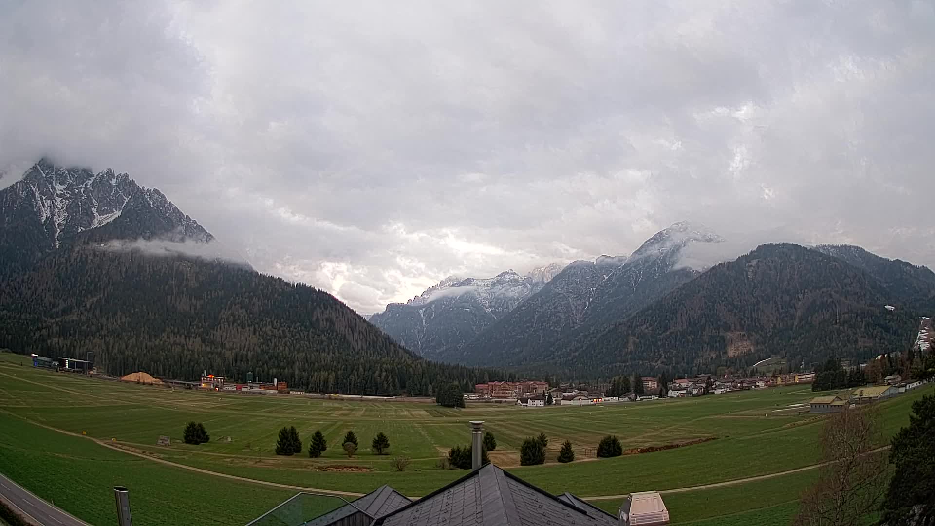 Spletna kamera Toblach Dolomiti – Pogled iz hotela Rosengarten