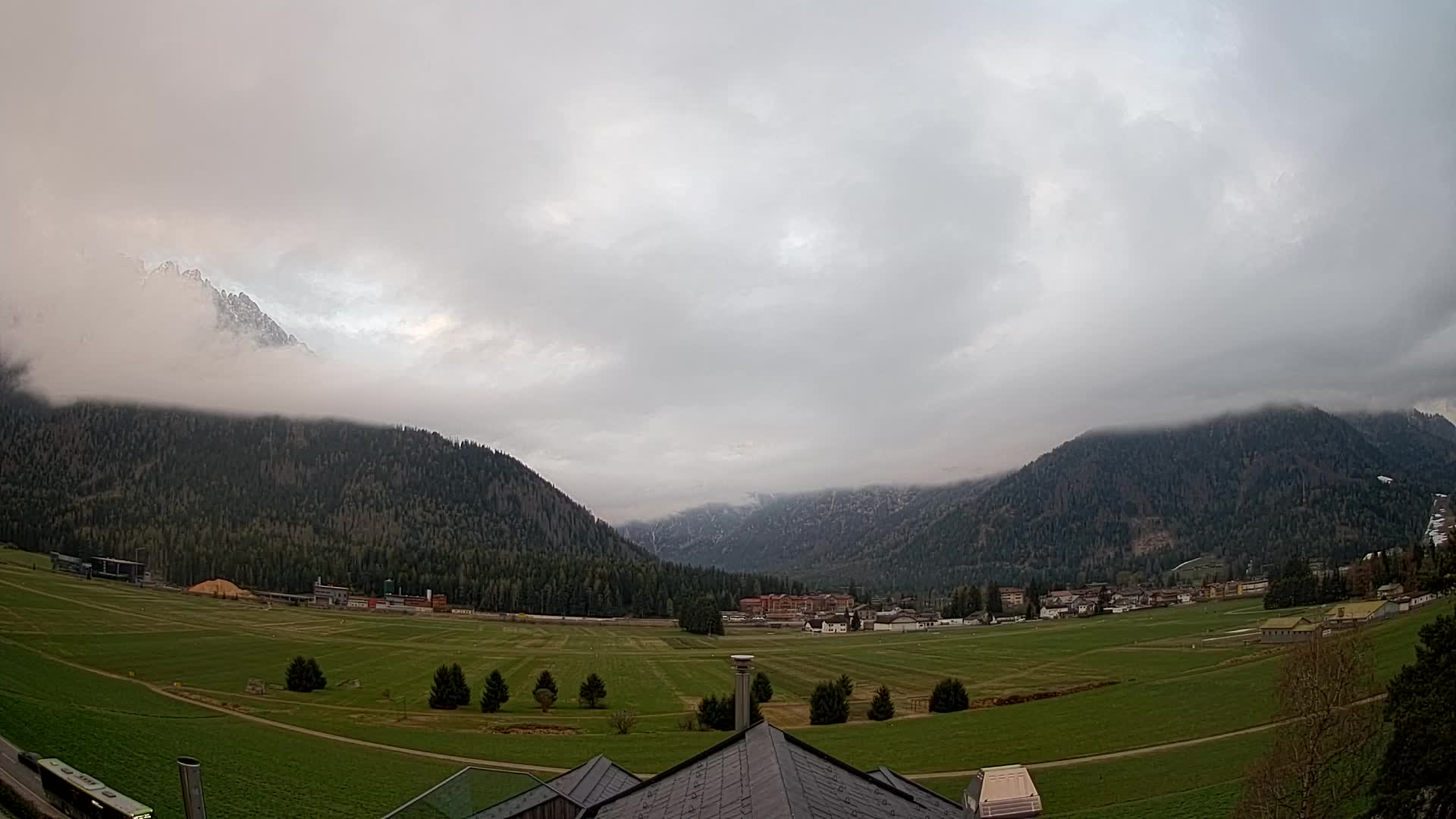 Spletna kamera Toblach Dolomiti – Pogled iz hotela Rosengarten