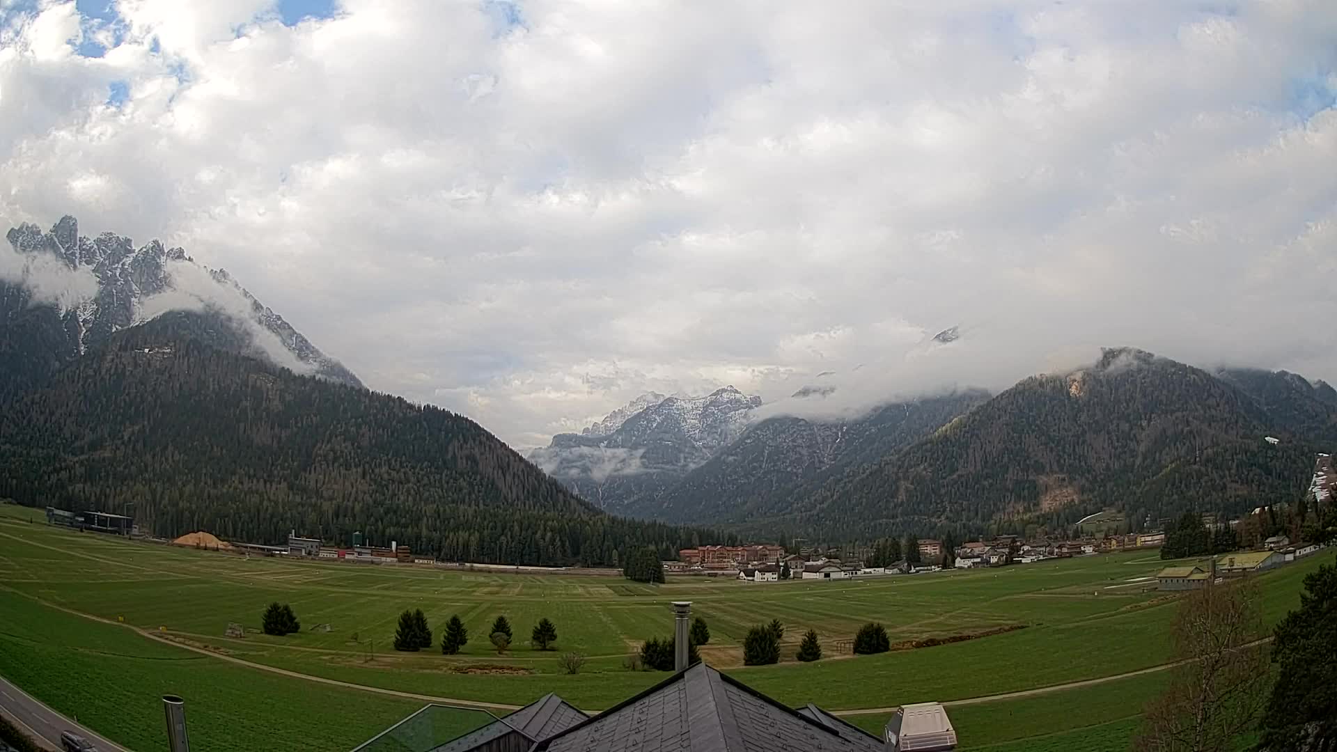 Spletna kamera Toblach Dolomiti – Pogled iz hotela Rosengarten
