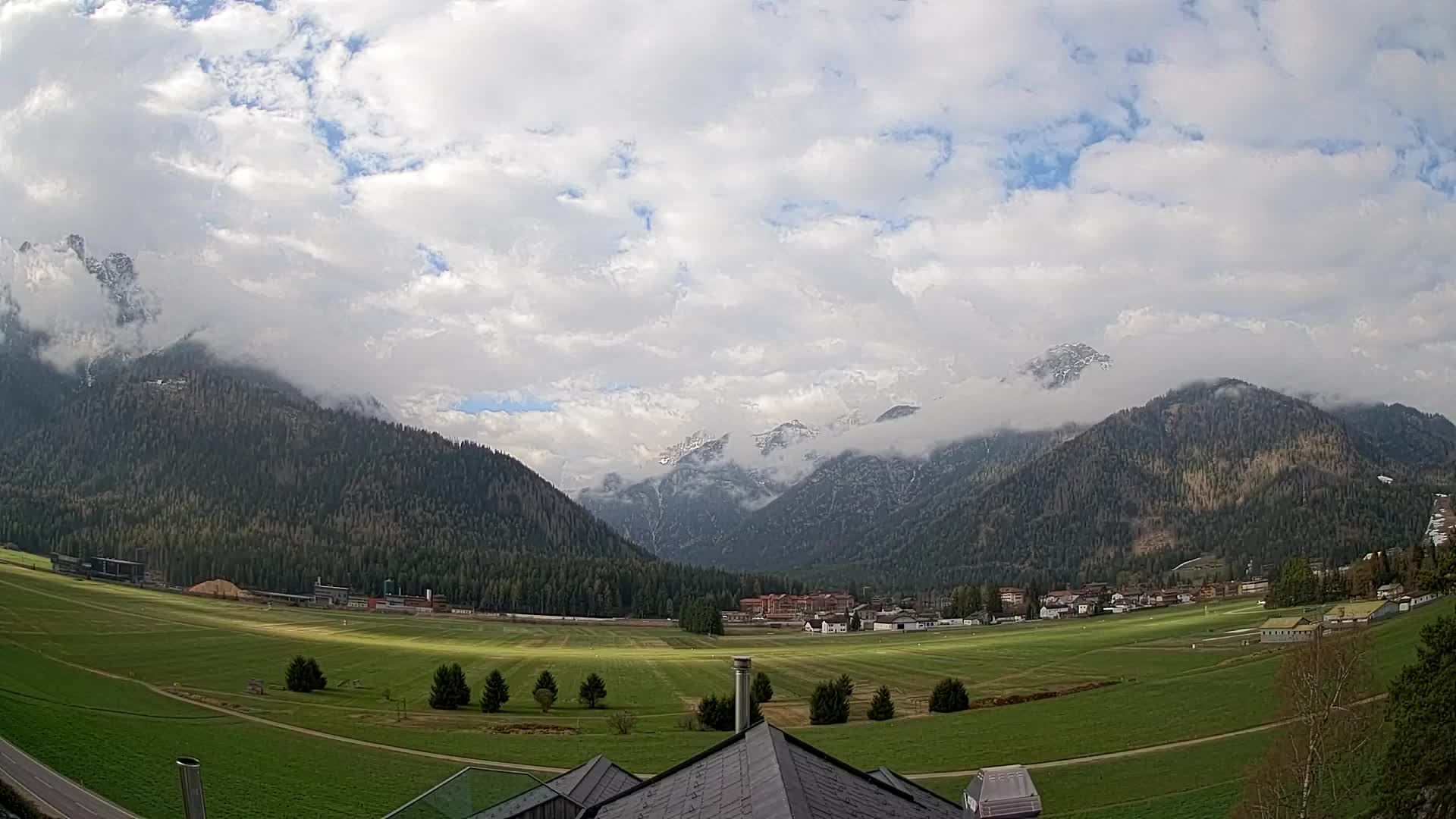 Spletna kamera Toblach Dolomiti – Pogled iz hotela Rosengarten