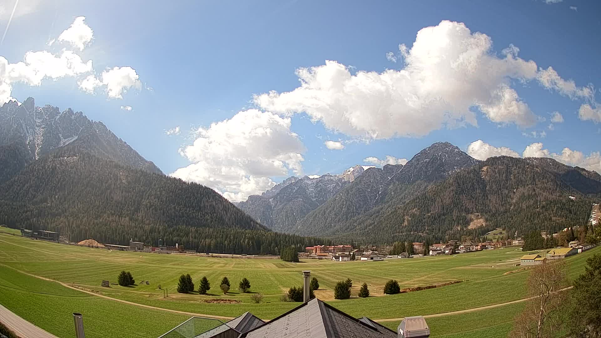 Spletna kamera Toblach Dolomiti – Pogled iz hotela Rosengarten