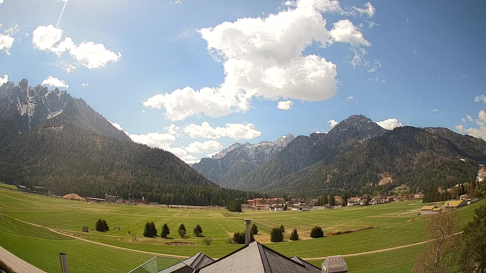 Spletna kamera Toblach Dolomiti – Pogled iz hotela Rosengarten