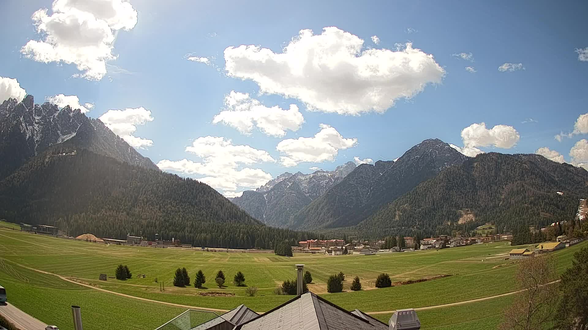 Spletna kamera Toblach Dolomiti – Pogled iz hotela Rosengarten