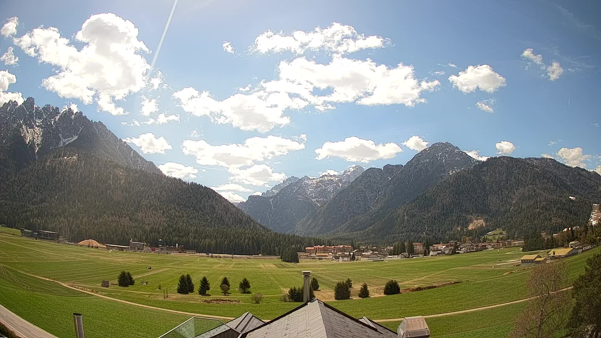 Spletna kamera Toblach Dolomiti – Pogled iz hotela Rosengarten