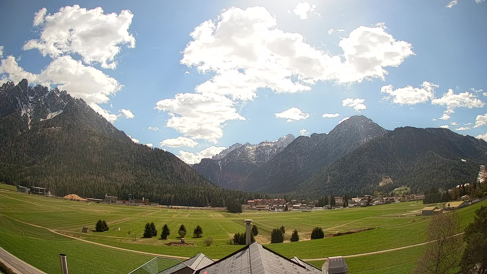Spletna kamera Toblach Dolomiti – Pogled iz hotela Rosengarten