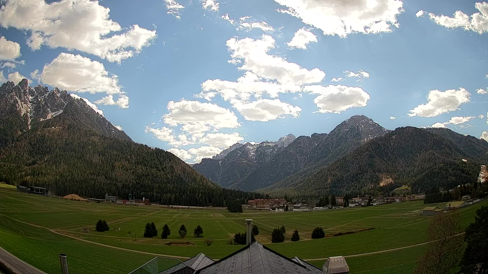 Spletna kamera Toblach Dolomiti – Pogled iz hotela Rosengarten