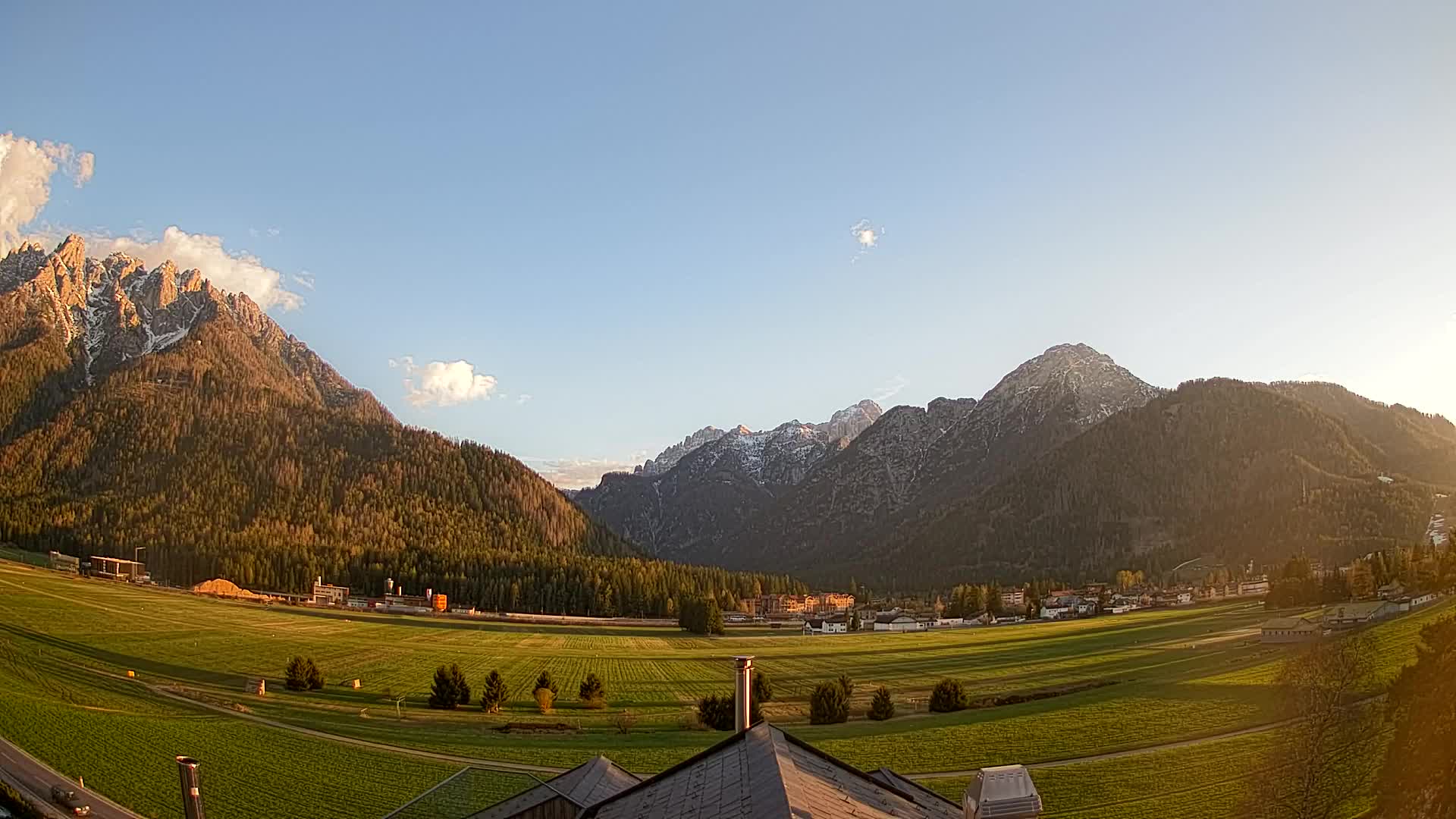 Spletna kamera Toblach Dolomiti – Pogled iz hotela Rosengarten