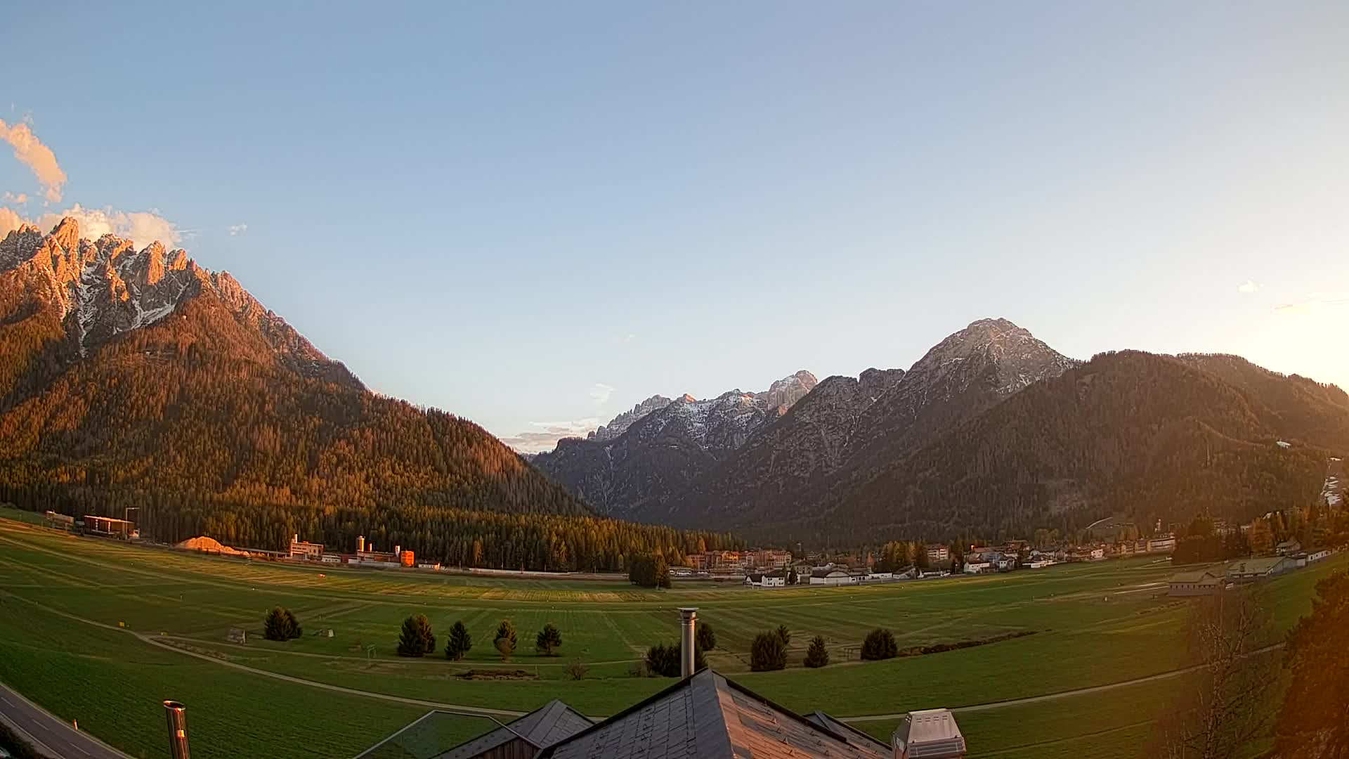 Web kamera Toblach Dolomiti – Pogled s Hotela Rosengarten