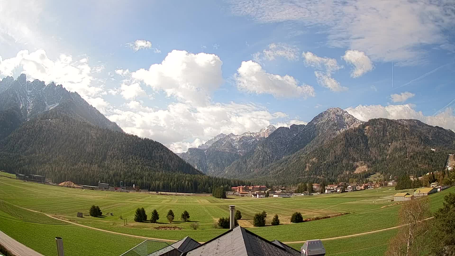 Spletna kamera Toblach Dolomiti – Pogled iz hotela Rosengarten