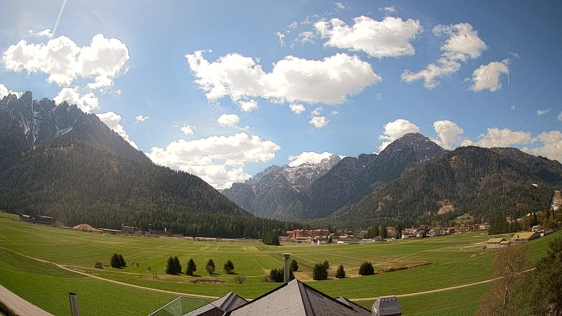 Web kamera Toblach Dolomiti – Pogled s Hotela Rosengarten