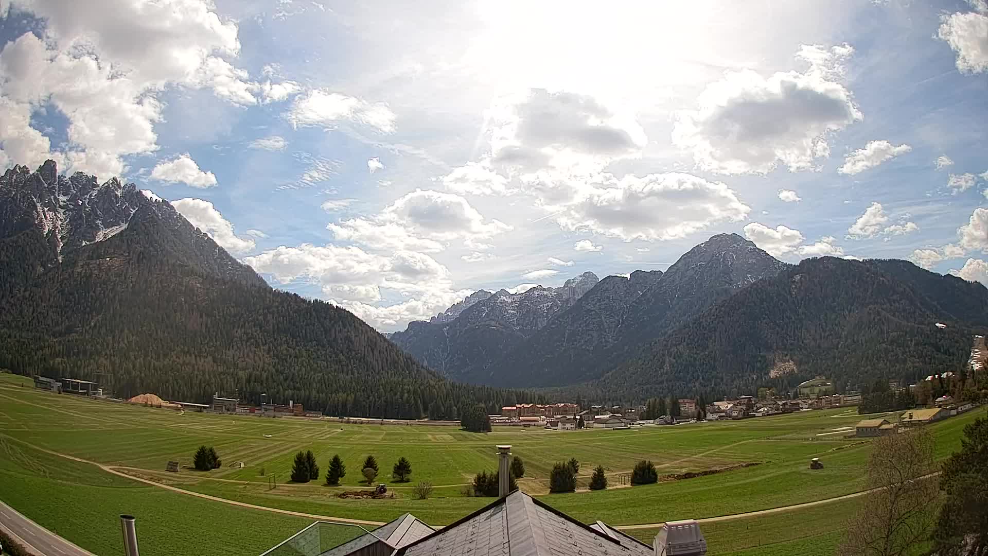 Spletna kamera Toblach Dolomiti – Pogled iz hotela Rosengarten