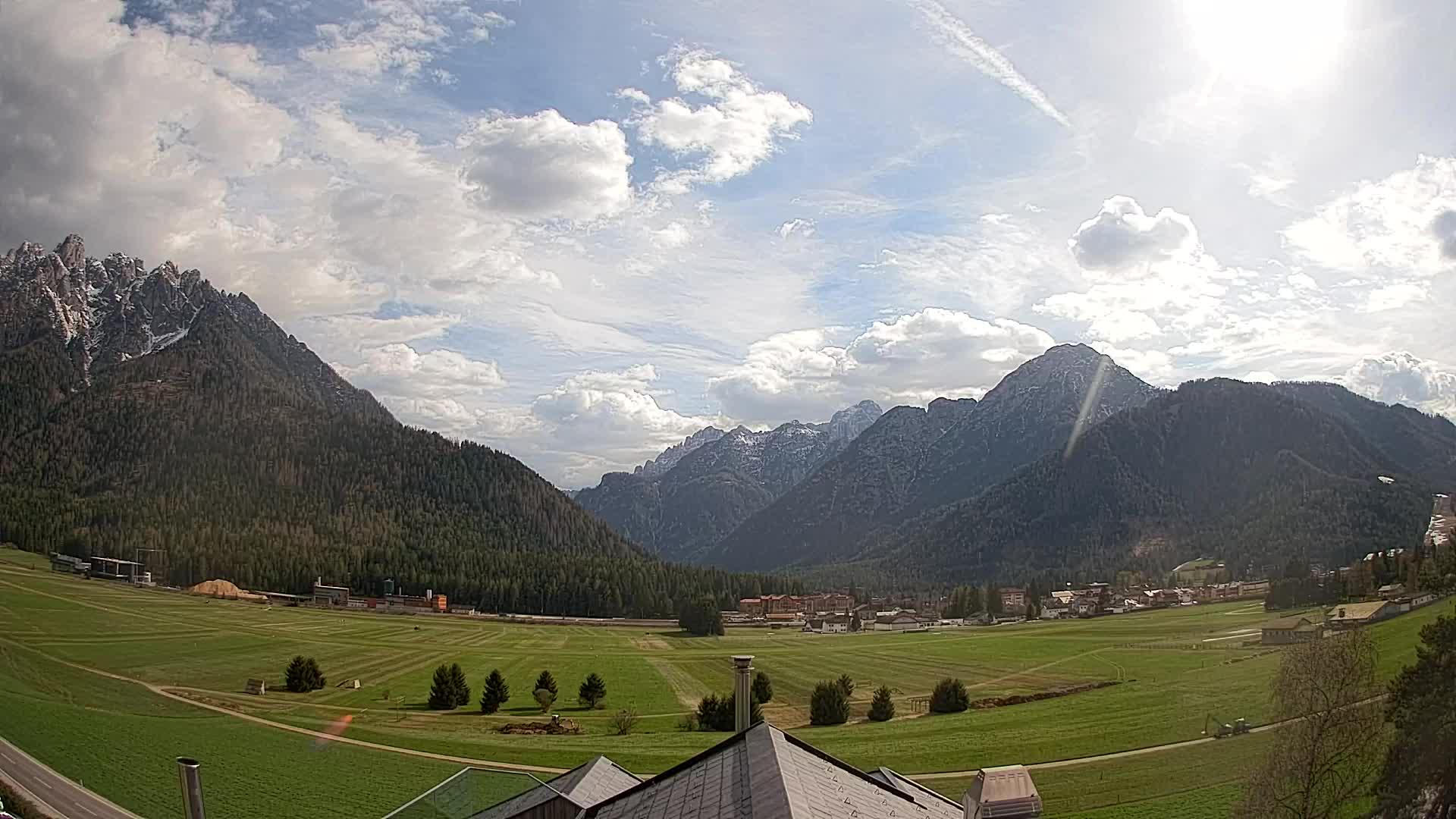 Web kamera Toblach Dolomiti – Pogled s Hotela Rosengarten