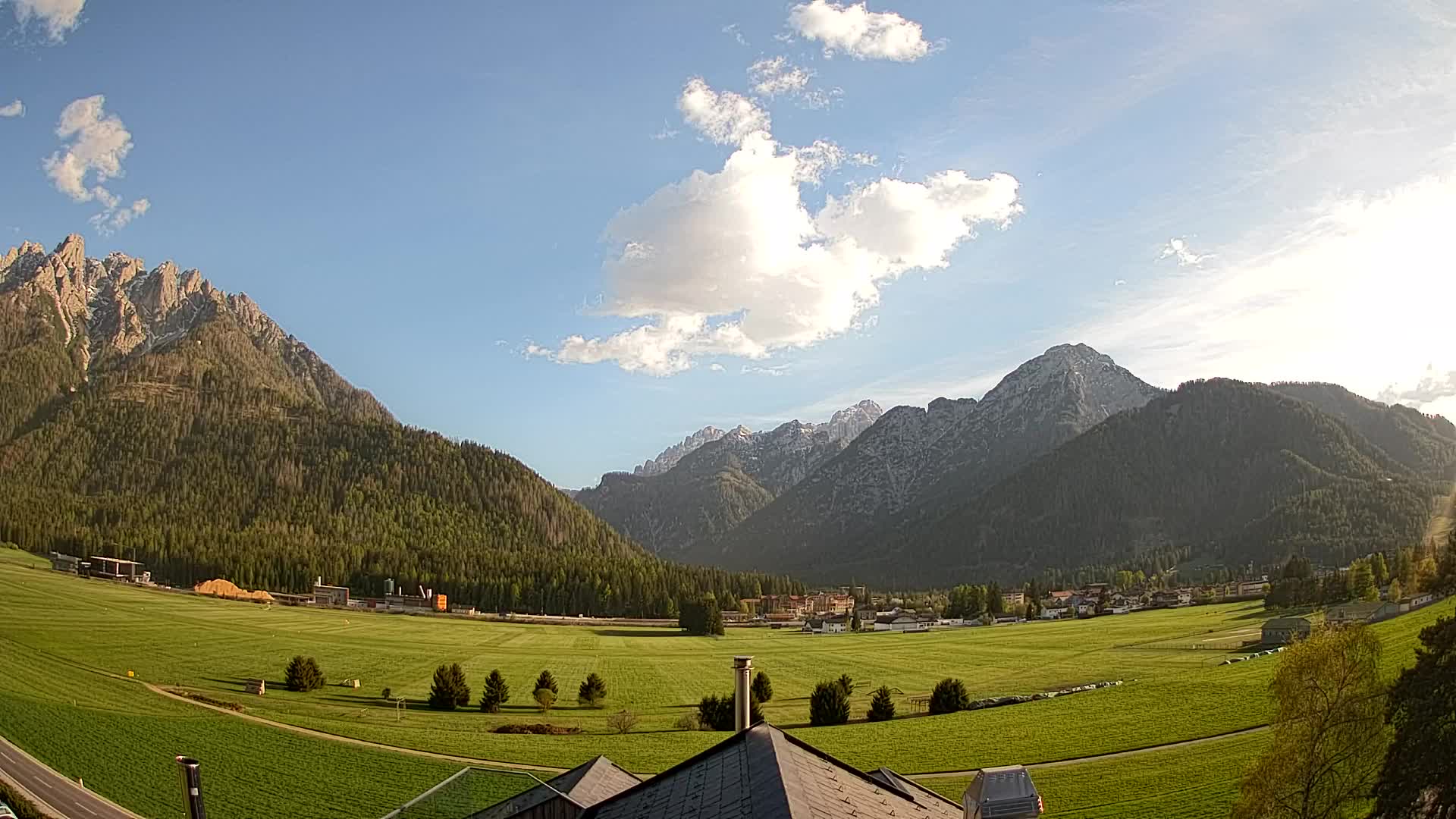 Spletna kamera Toblach Dolomiti – Pogled iz hotela Rosengarten