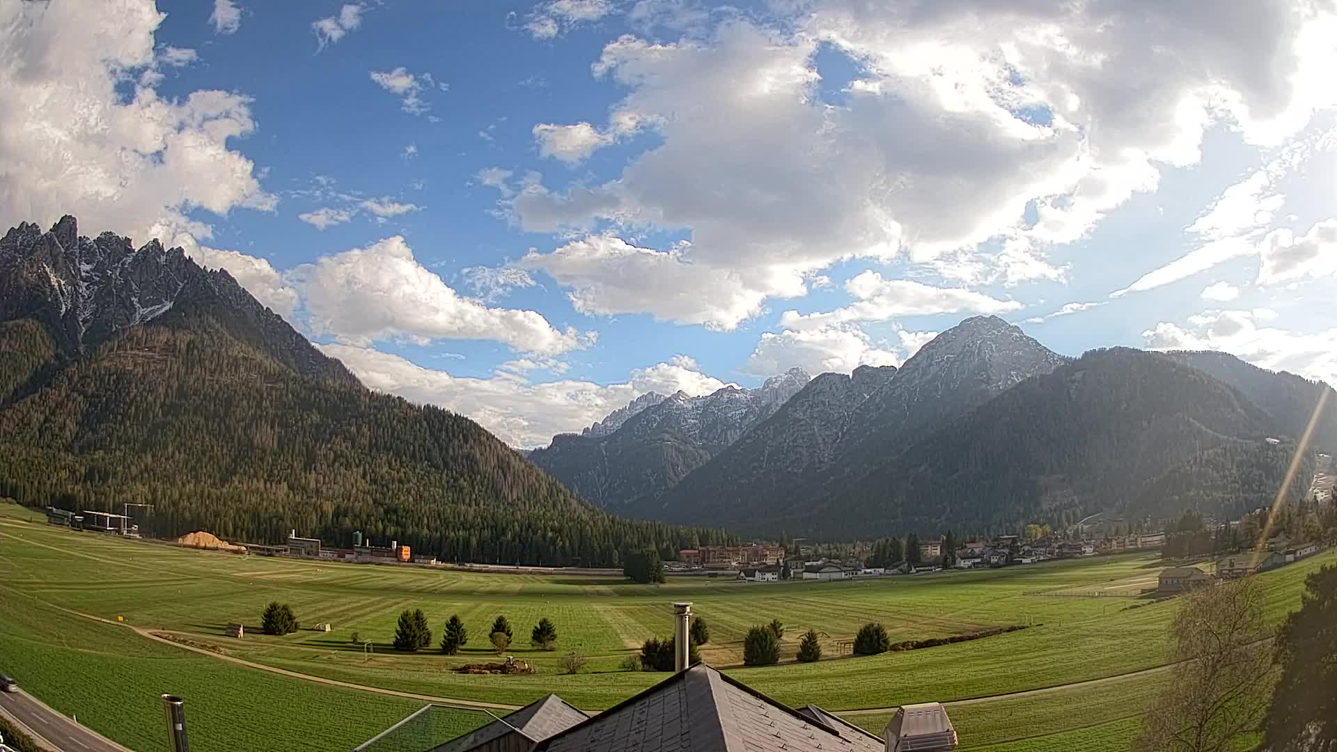 Web kamera Toblach Dolomiti – Pogled s Hotela Rosengarten