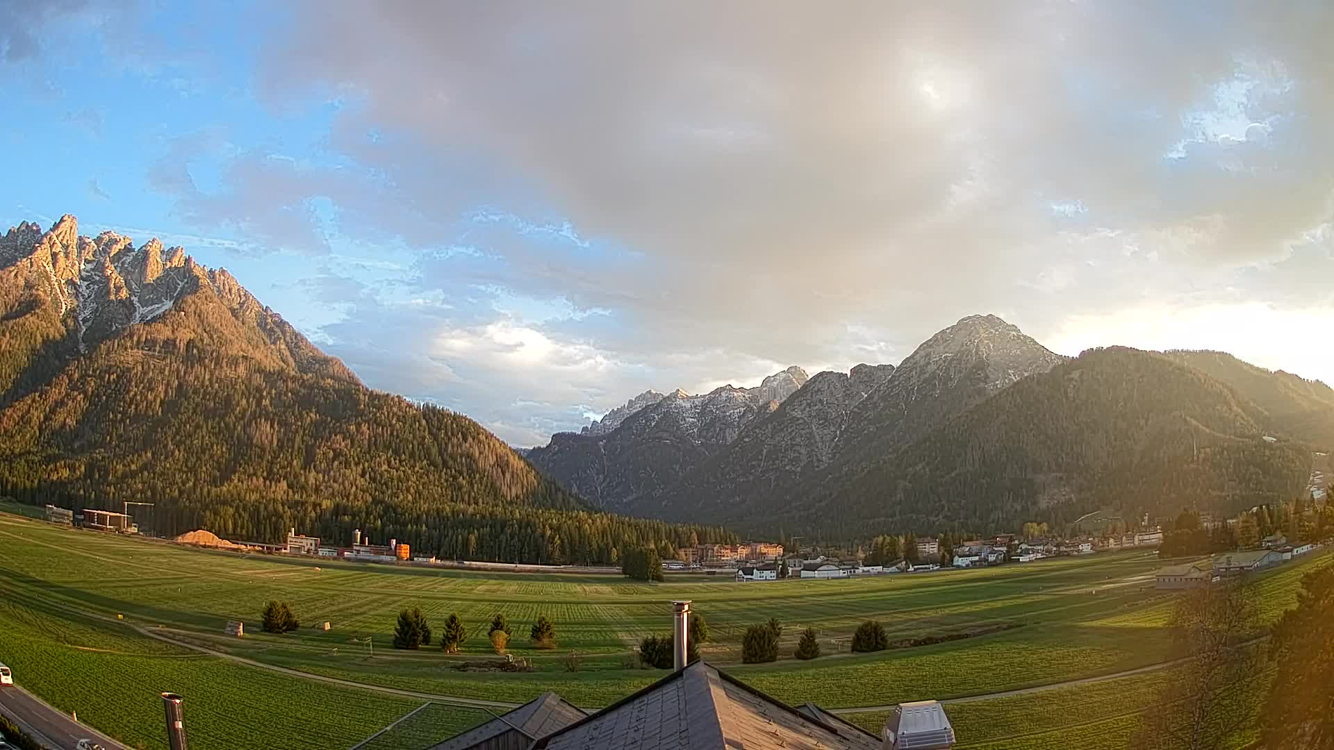 Web kamera Toblach Dolomiti – Pogled s Hotela Rosengarten