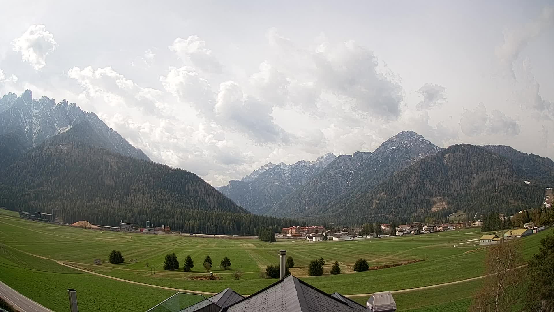 Spletna kamera Toblach Dolomiti – Pogled iz hotela Rosengarten