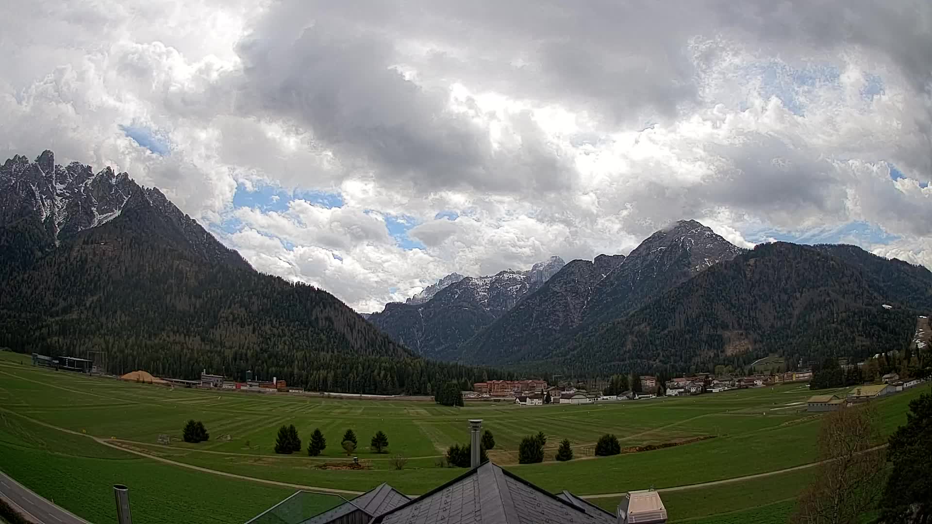 Web kamera Toblach Dolomiti – Pogled s Hotela Rosengarten