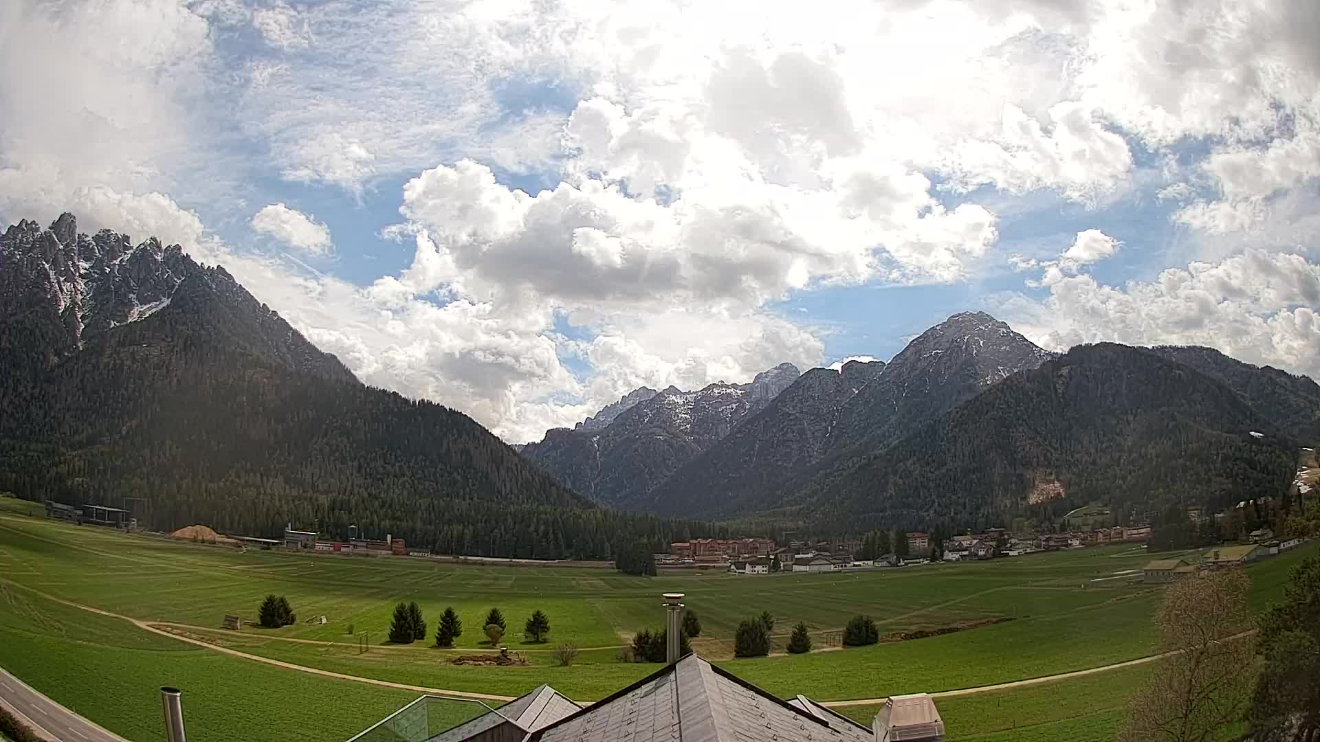Webcam Toblach Dolomites – View from Hotel Rosengarten