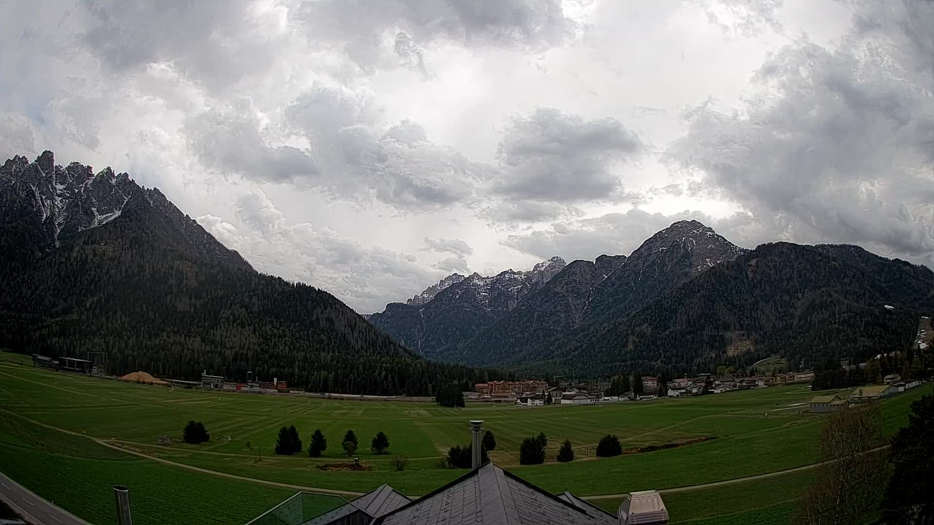 Web kamera Toblach Dolomiti – Pogled s Hotela Rosengarten