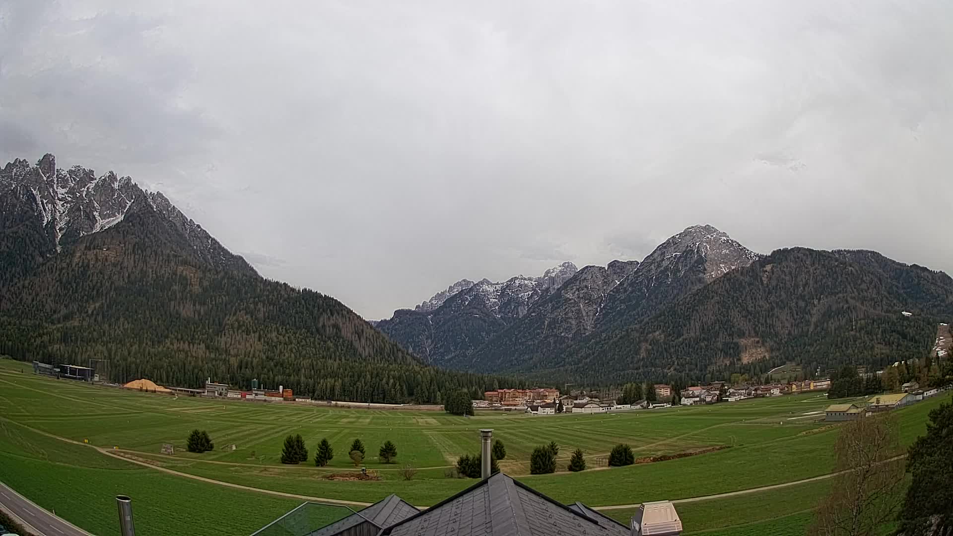 Spletna kamera Toblach Dolomiti – Pogled iz hotela Rosengarten