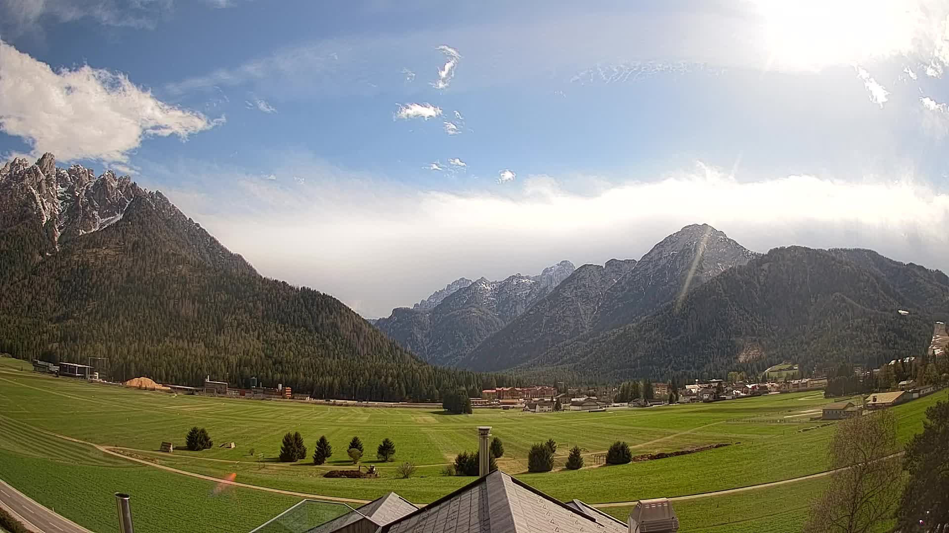 Web kamera Toblach Dolomiti – Pogled s Hotela Rosengarten
