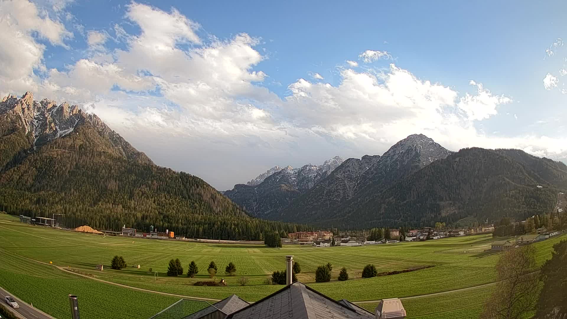 Spletna kamera Toblach Dolomiti – Pogled iz hotela Rosengarten
