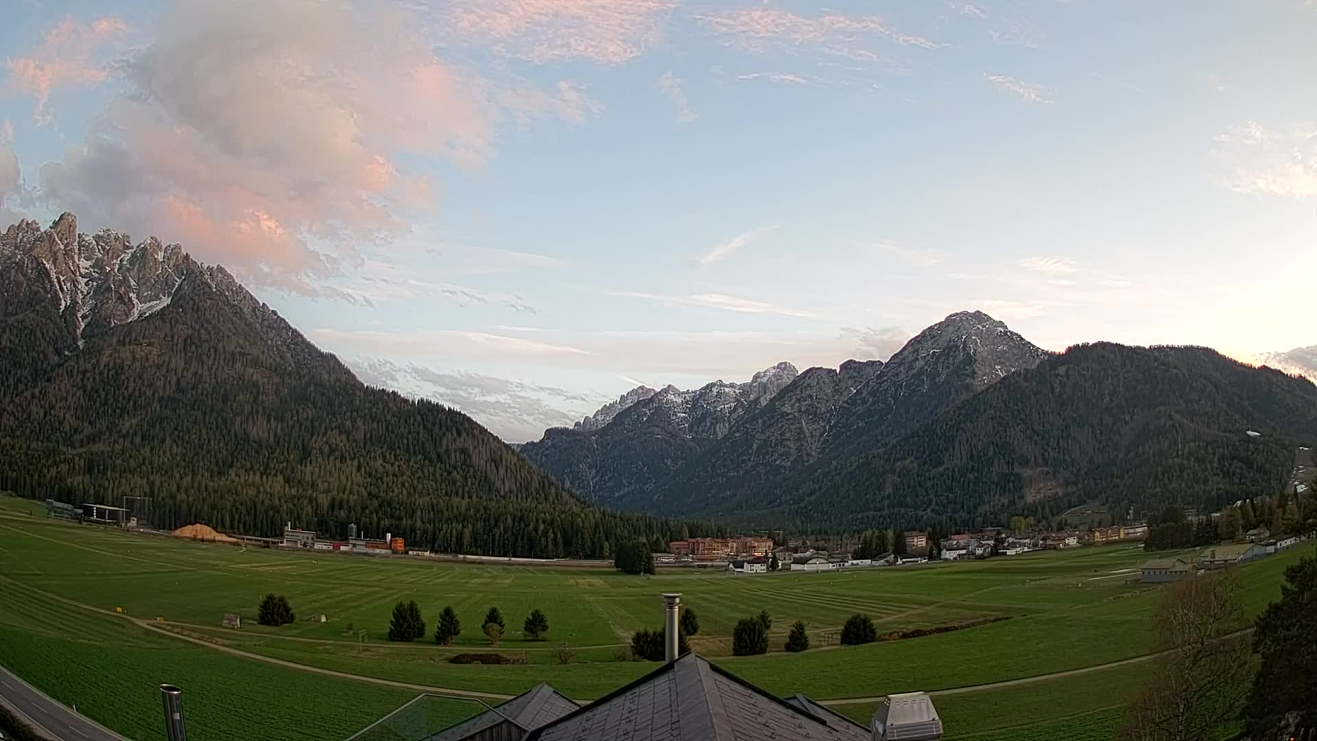 Spletna kamera Toblach Dolomiti – Pogled iz hotela Rosengarten