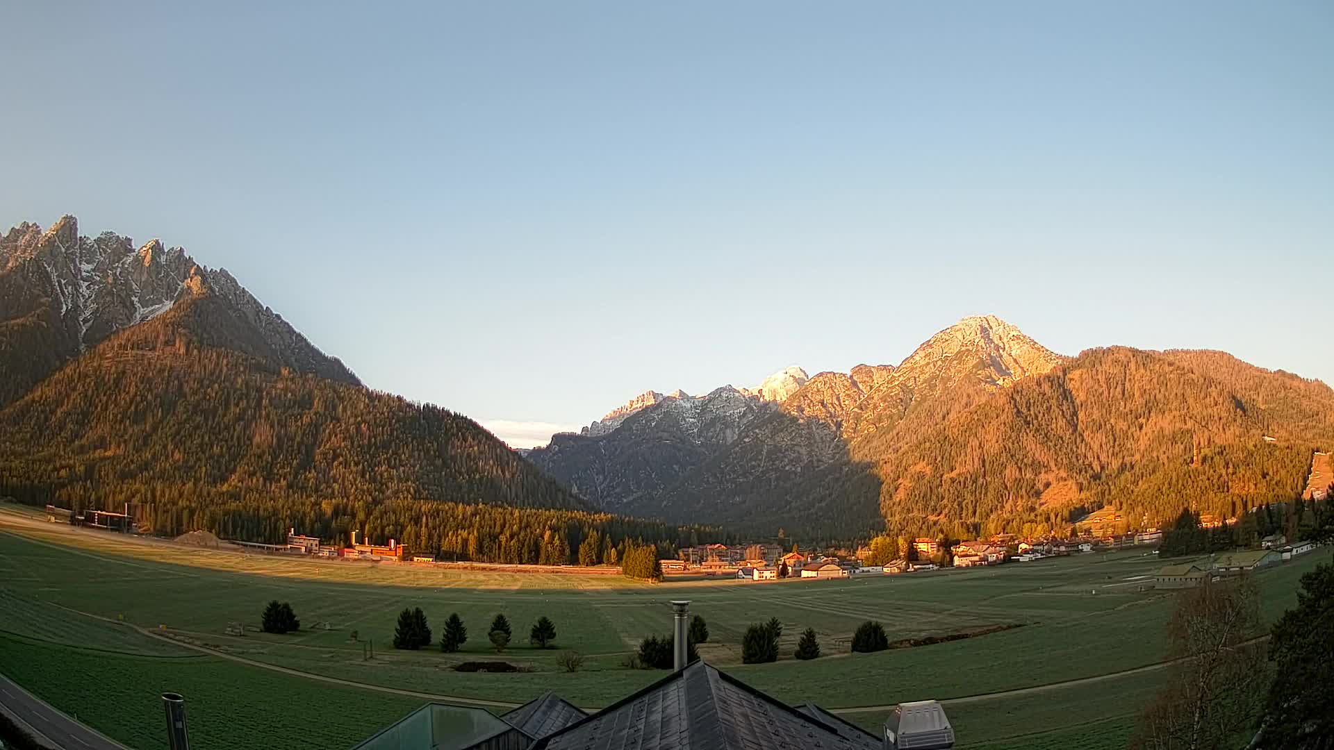 Spletna kamera Toblach Dolomiti – Pogled iz hotela Rosengarten