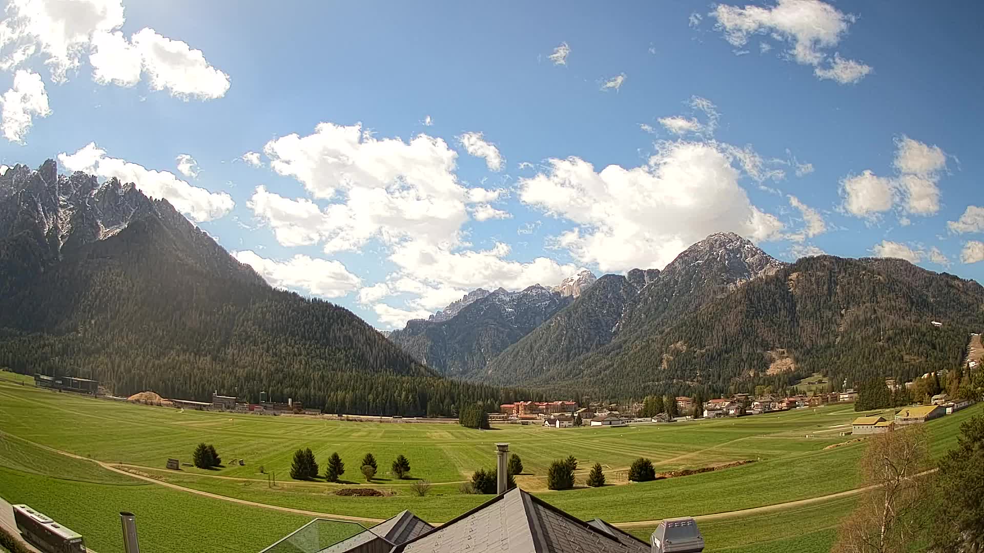 Webcam Toblach Dolomites – View from Hotel Rosengarten
