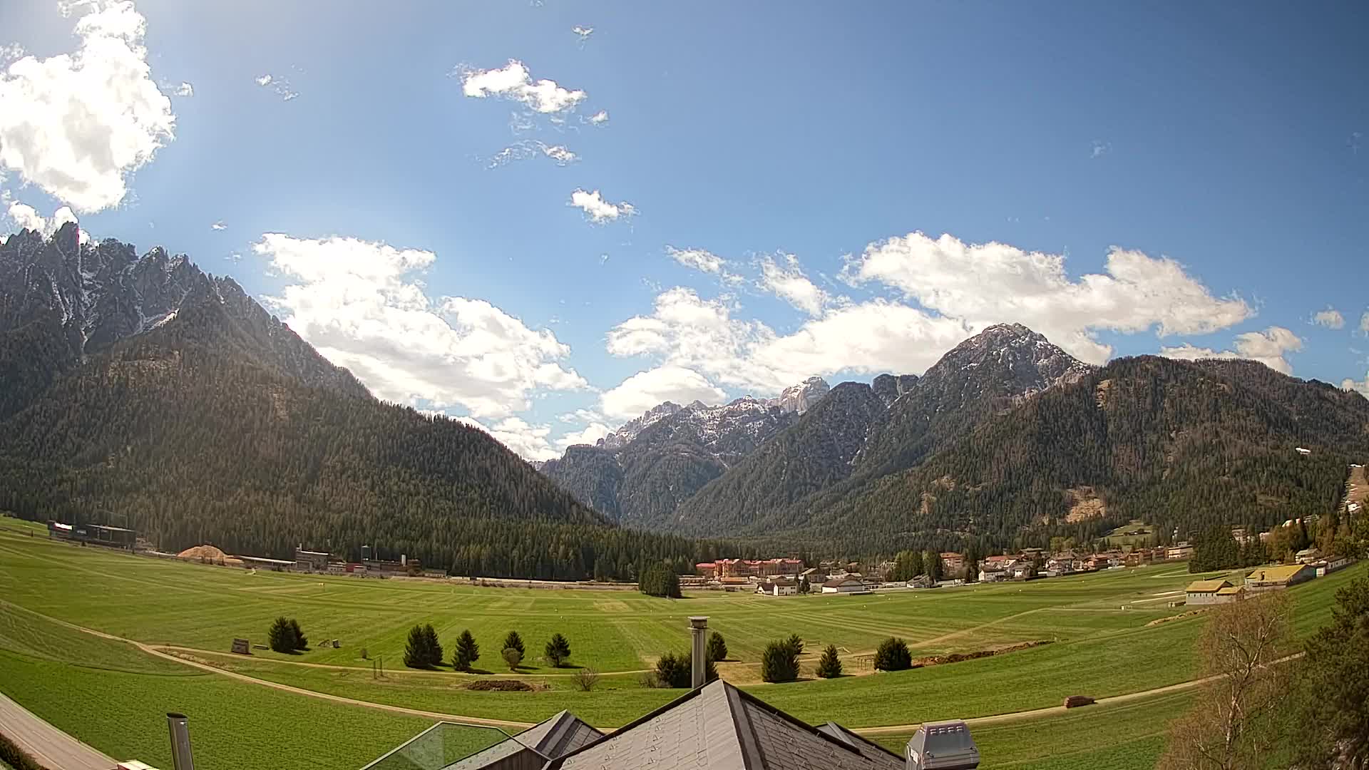 Web kamera Toblach Dolomiti – Pogled s Hotela Rosengarten