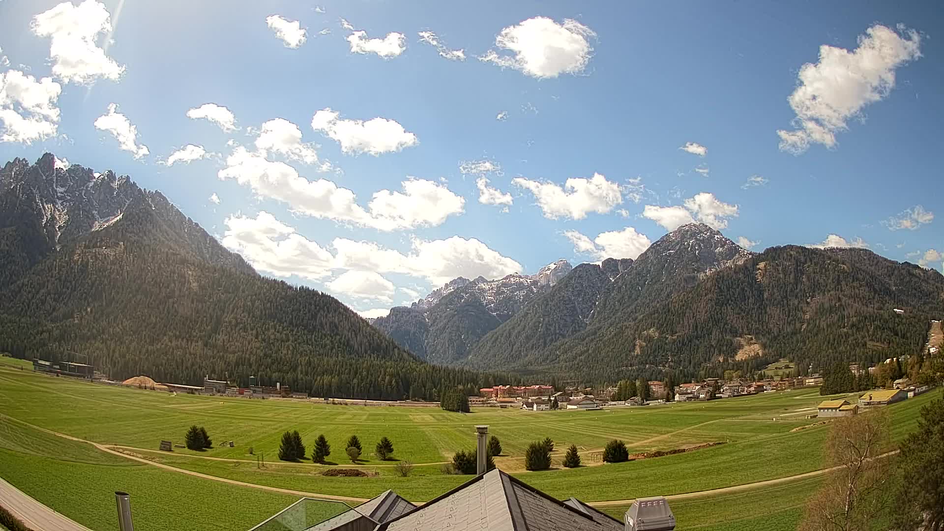 Web kamera Toblach Dolomiti – Pogled s Hotela Rosengarten