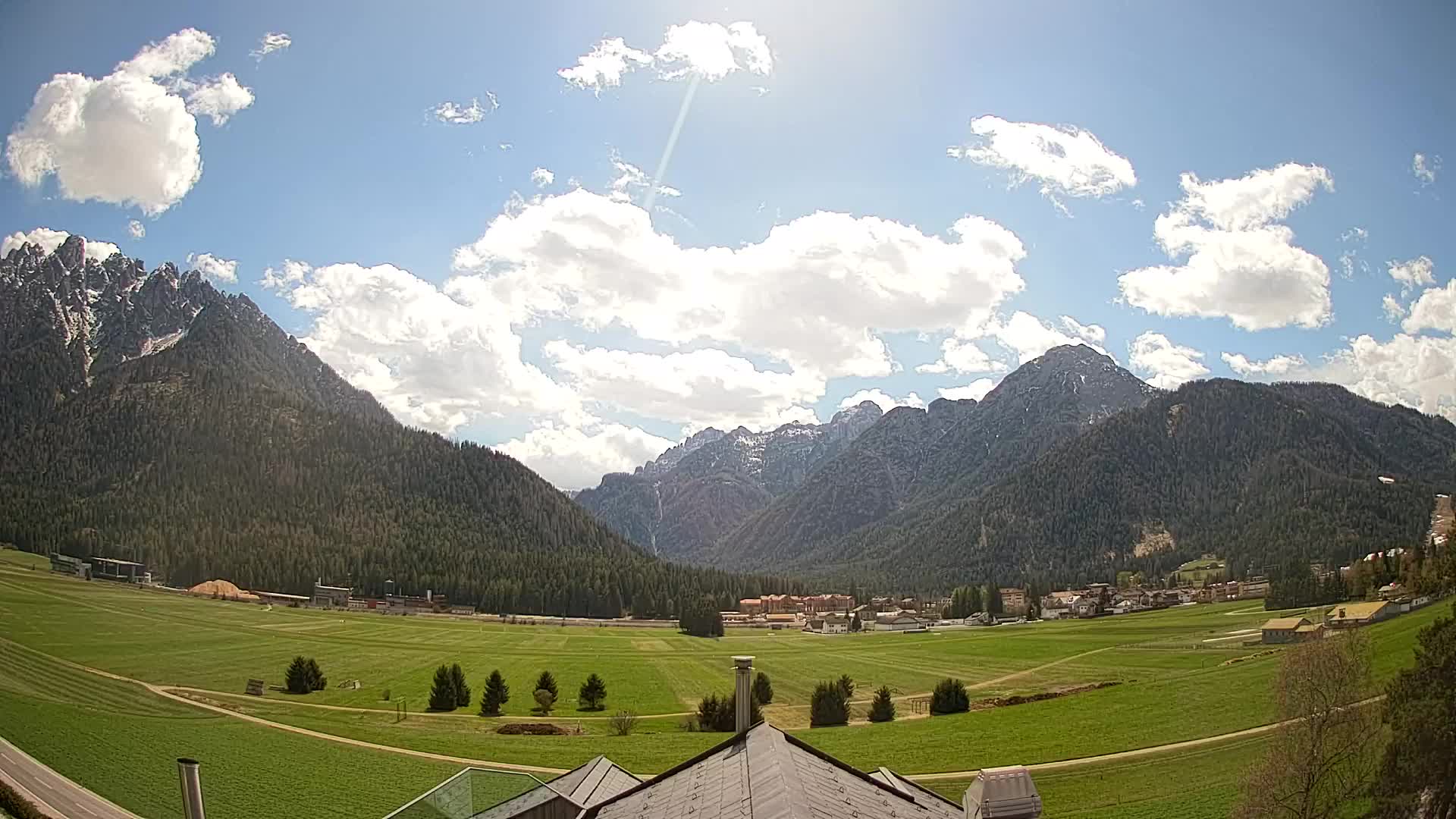 Spletna kamera Toblach Dolomiti – Pogled iz hotela Rosengarten