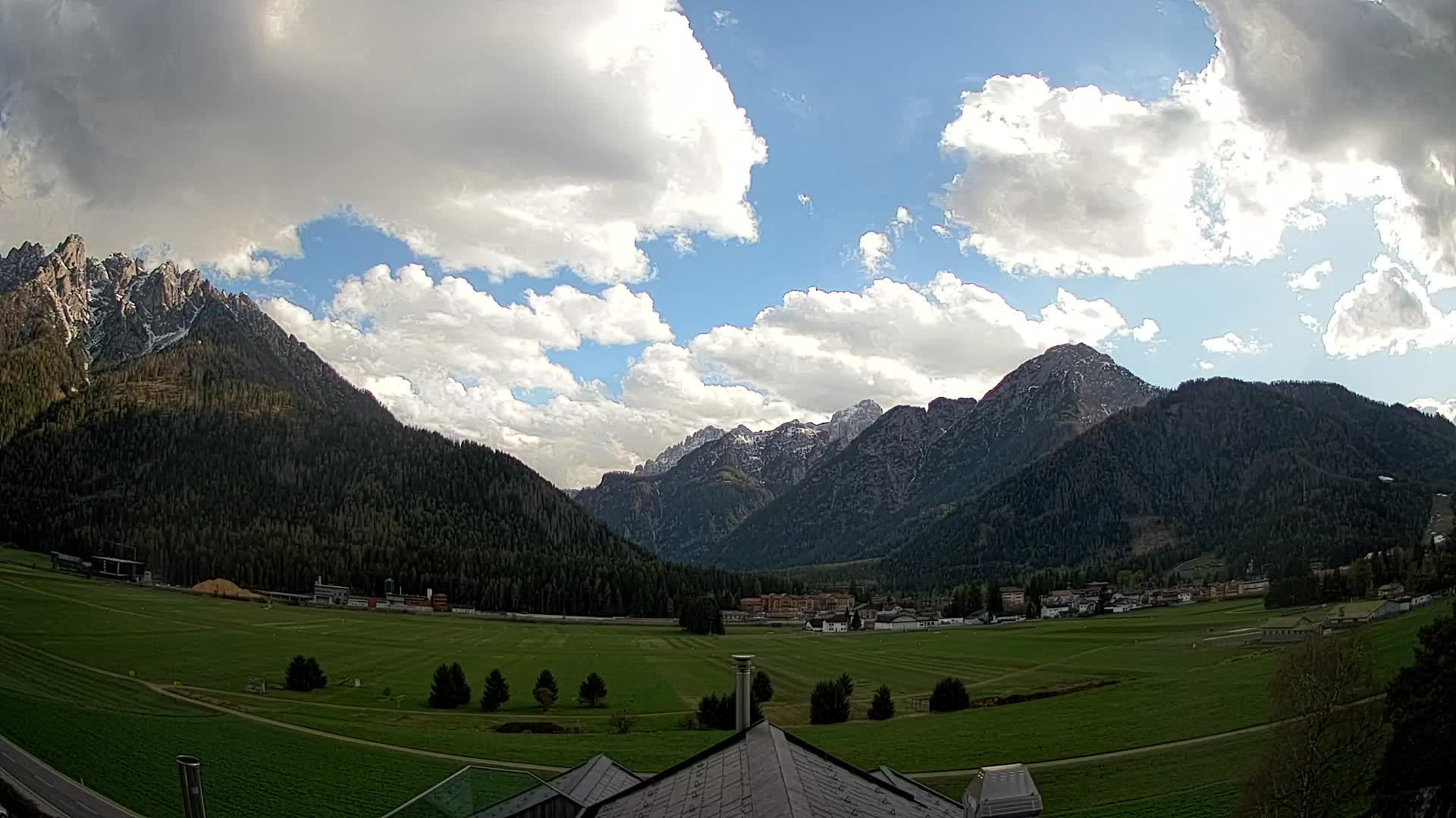 Spletna kamera Toblach Dolomiti – Pogled iz hotela Rosengarten