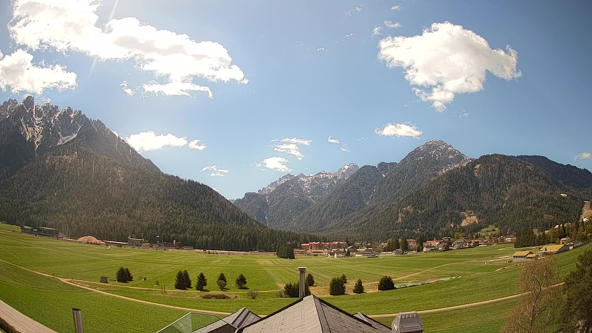 Web kamera Toblach Dolomiti – Pogled s Hotela Rosengarten
