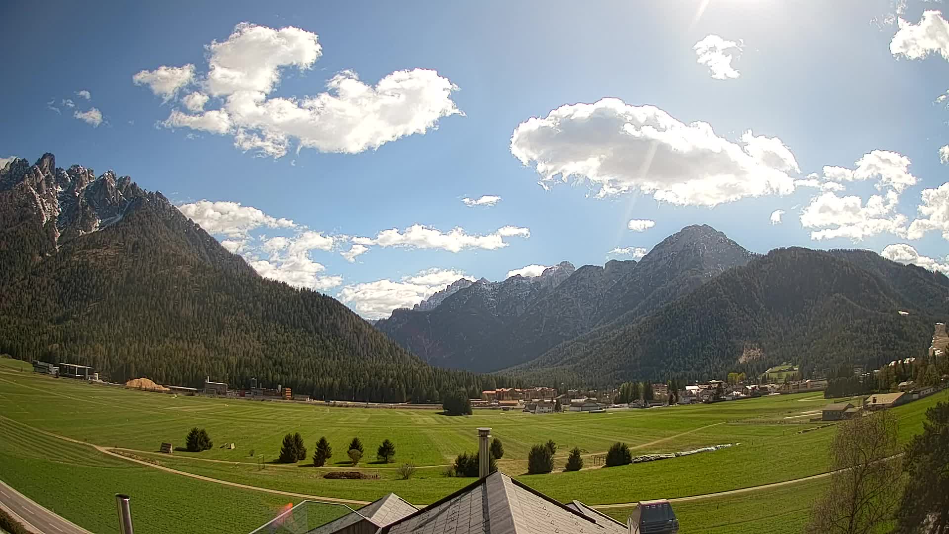Web kamera Toblach Dolomiti – Pogled s Hotela Rosengarten