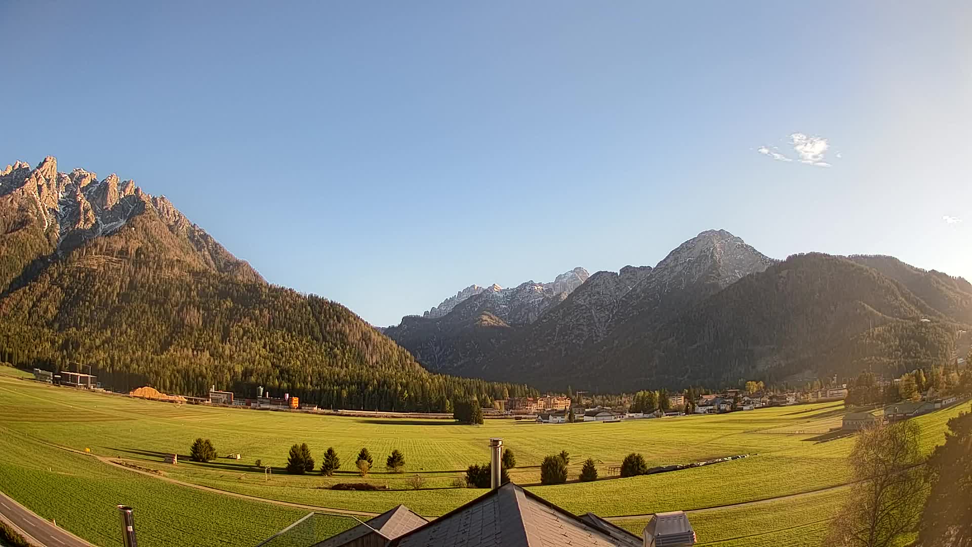 Web kamera Toblach Dolomiti – Pogled s Hotela Rosengarten