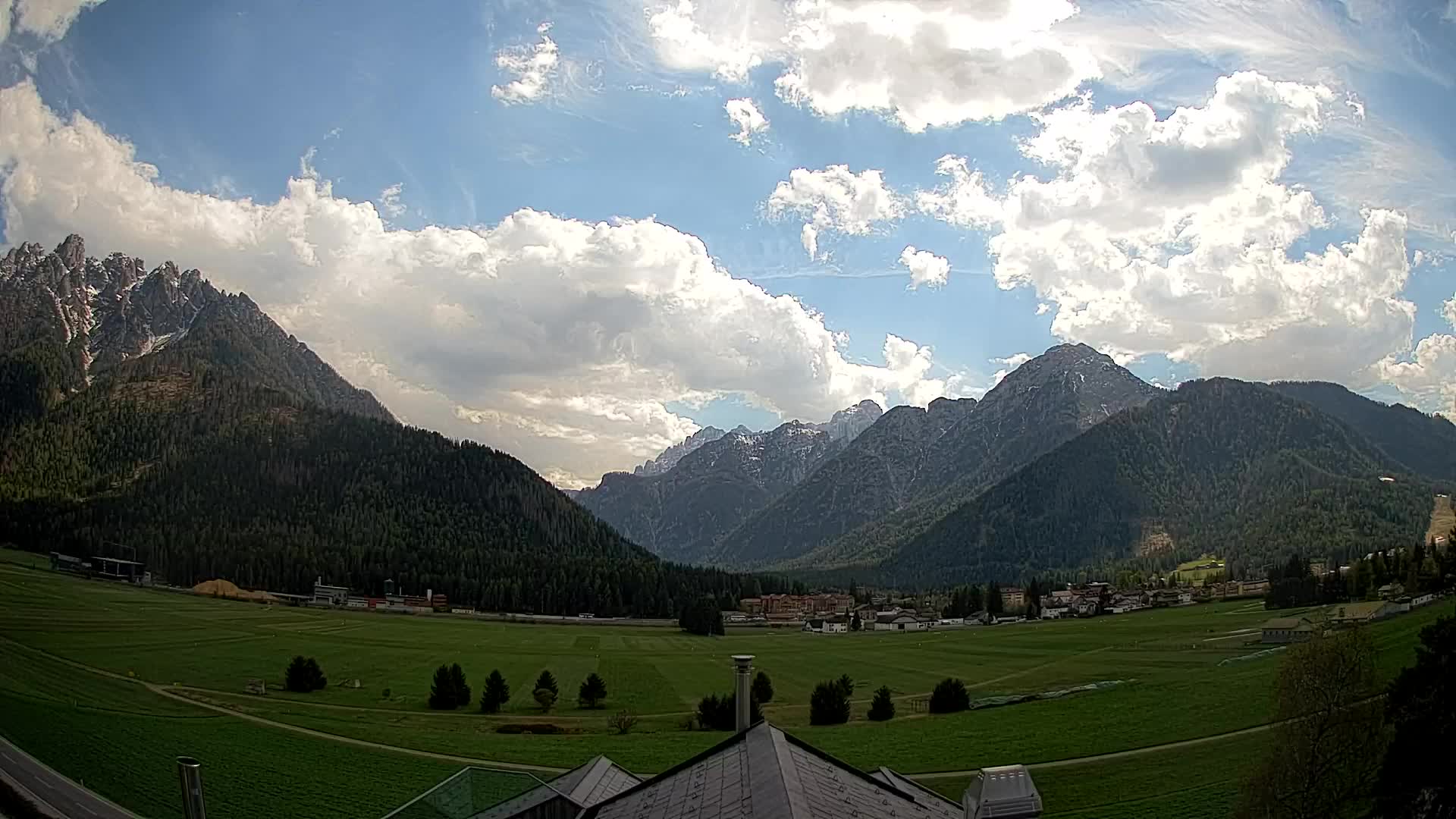 Spletna kamera Toblach Dolomiti – Pogled iz hotela Rosengarten
