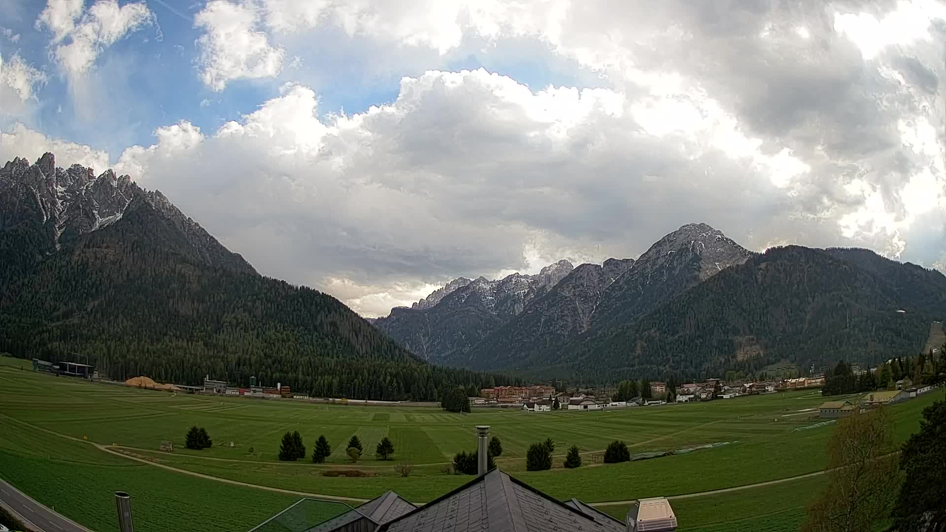 Webcam Toblach Dolomites – View from Hotel Rosengarten