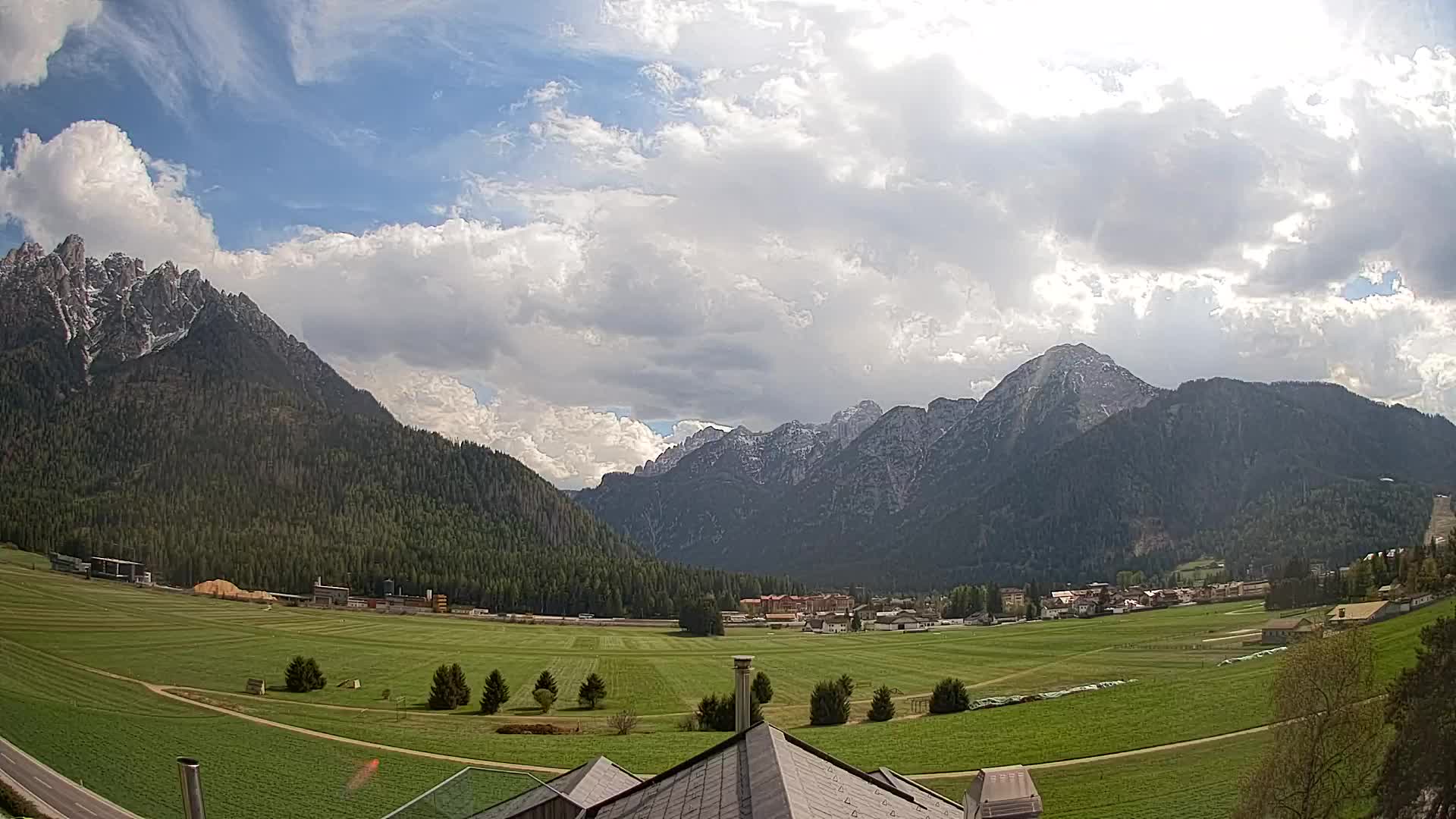 Spletna kamera Toblach Dolomiti – Pogled iz hotela Rosengarten