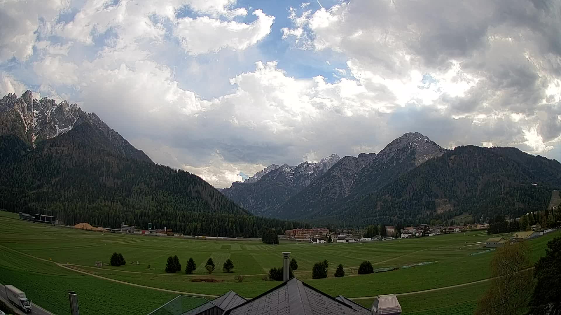Spletna kamera Toblach Dolomiti – Pogled iz hotela Rosengarten