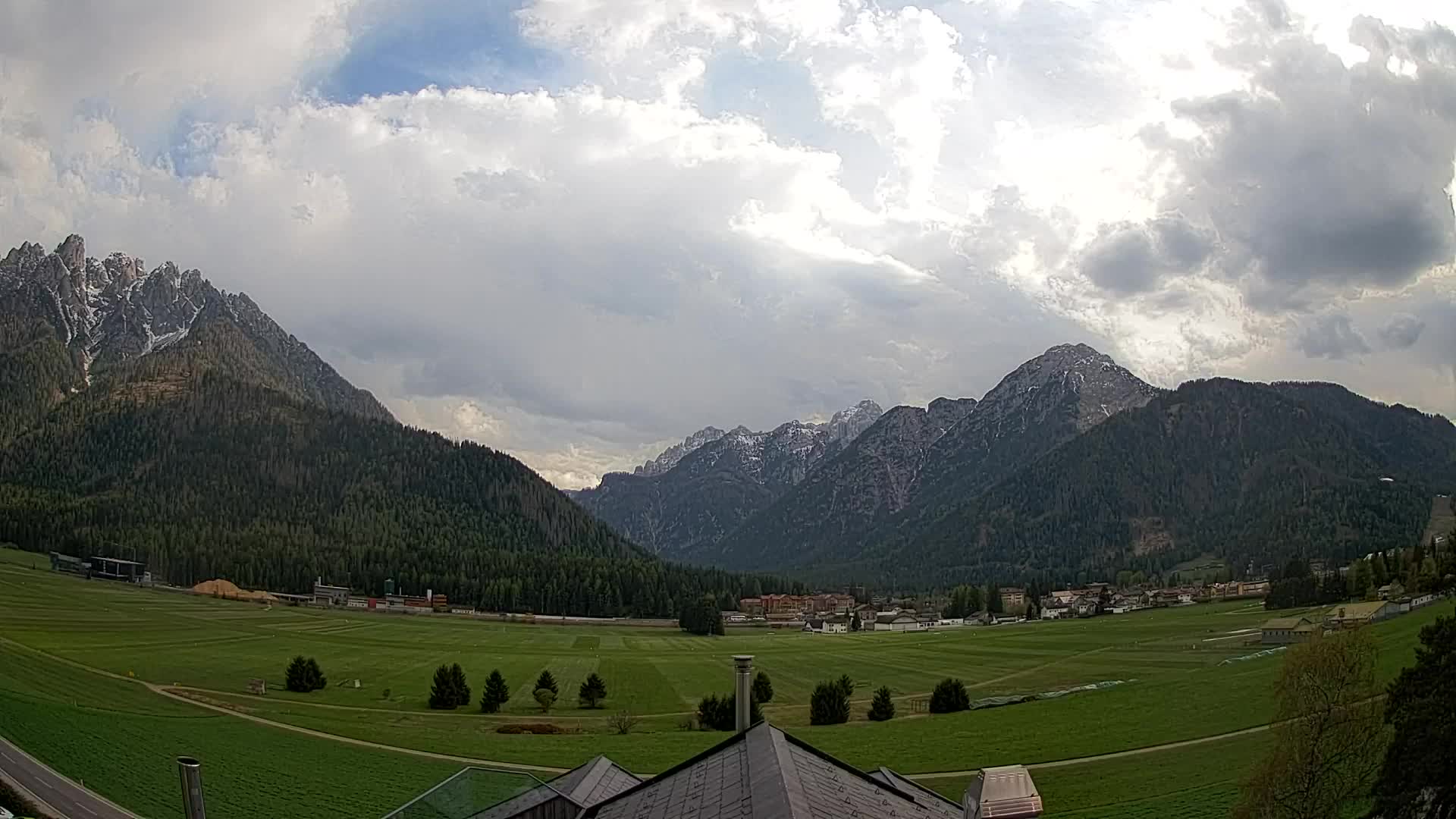Spletna kamera Toblach Dolomiti – Pogled iz hotela Rosengarten