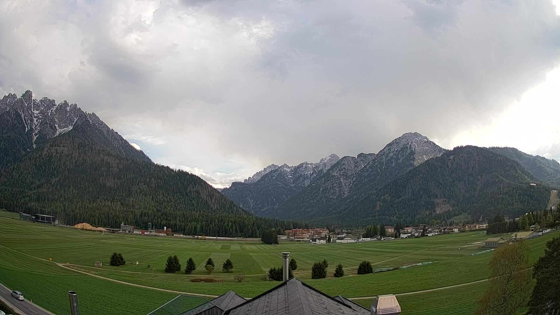 Web kamera Toblach Dolomiti – Pogled s Hotela Rosengarten