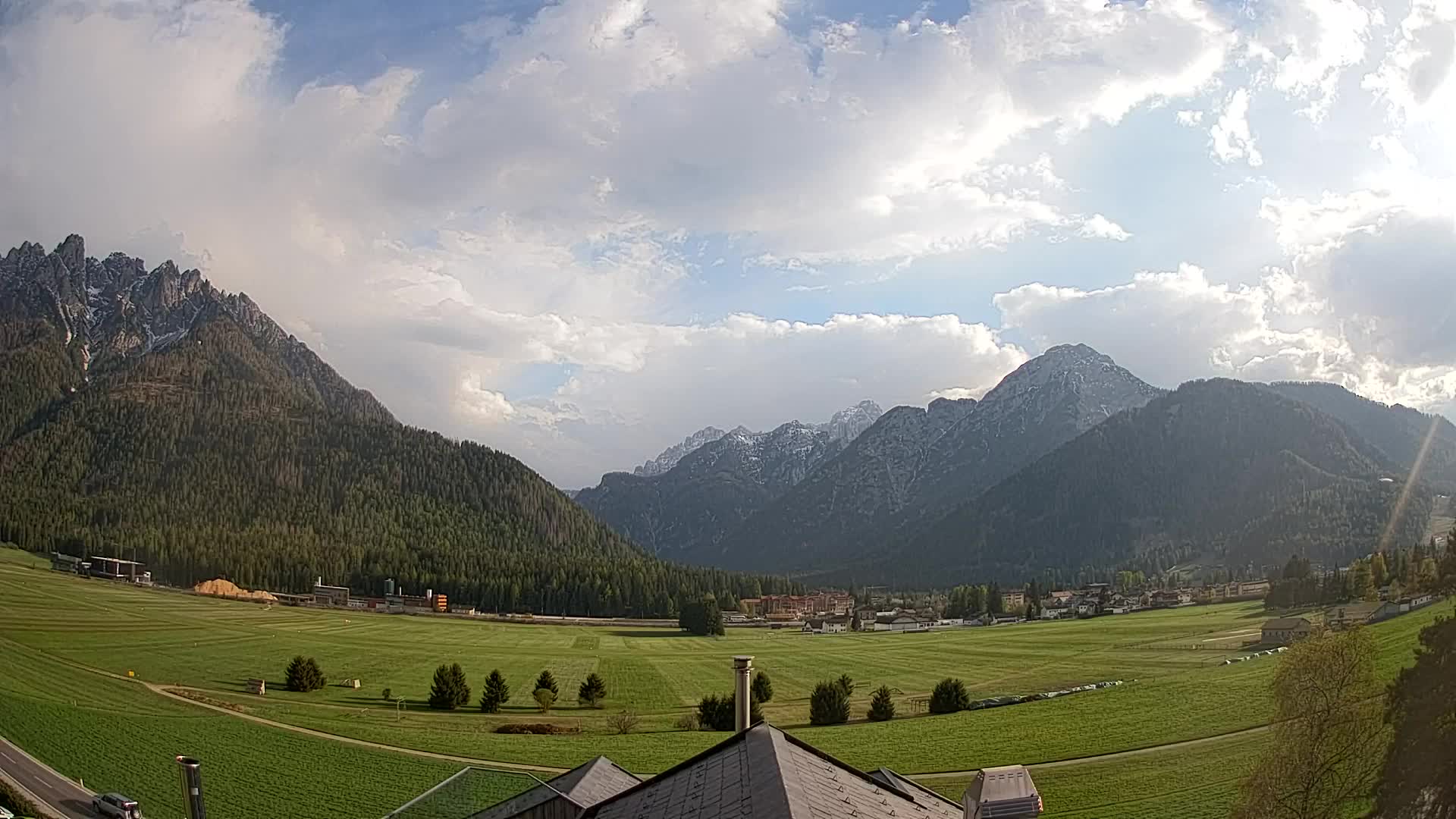 Web kamera Toblach Dolomiti – Pogled s Hotela Rosengarten